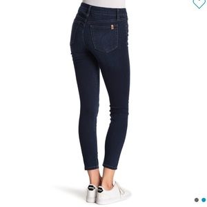 🚫 SOLD 🚫 Joe’s The Icon skinny jeans size 24 EUC